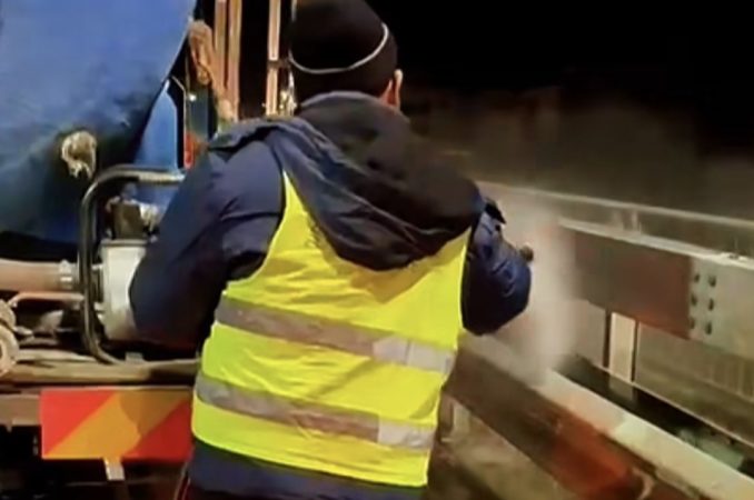 Târgoviște, luna curățeniei: Primăria intensifică lucrările de igienizare a podurilor și pasajelor rutiere 