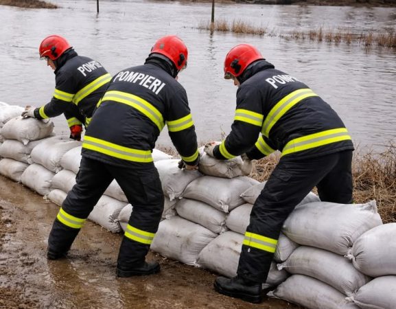 Autoritățile, în alertă din cauza vremii severe. Recomandări pentru populație