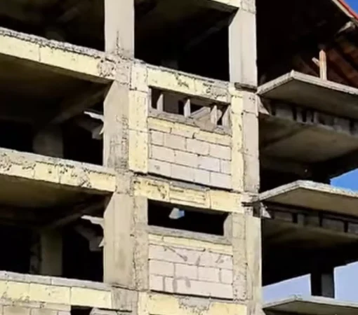 Aproape 25 de ani de așteptare pentru 8 scări de bloc ANL