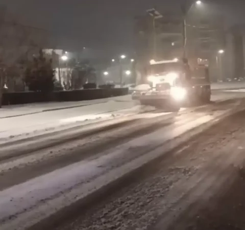 Primăria Târgoviște intervine pentru deszăpezire: 22 de utilaje și 130 de angajați acționează în oraș