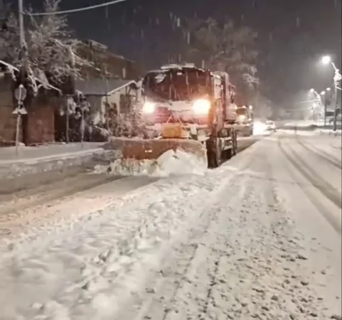 TÂRGOVIȘTE, SUB COD PORTOCALIU: Intervenții masive pentru deszăpezire