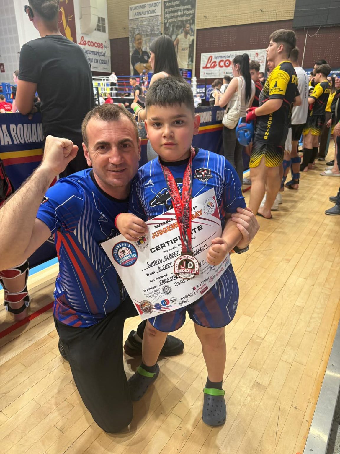 Aur mondial la 6 ani: mic sportiv din Răcari uimește lumea kickboxingului aur racari