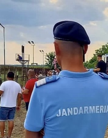 Jandarmii dâmbovițeni vor fi în mijlocul cetățenilor pentru un sfârșit de săptămână în siguranță Jandarmii dâmbovițeni vor fi în mijlocul cetățenilor pentru un sfârșit de săptămână în siguranță