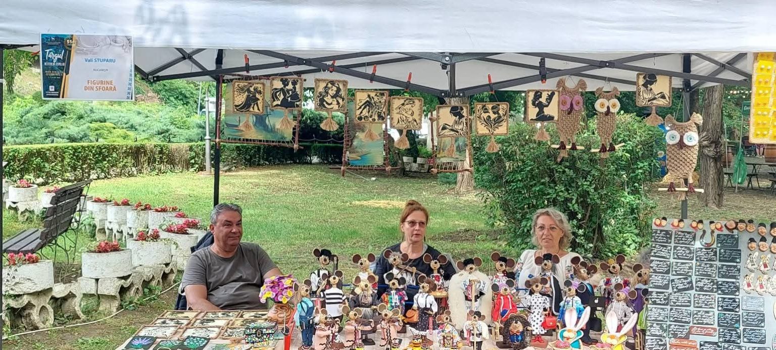 Meșteșugul românesc, la loc de cinste la Zilele Județului Dâmbovița. Corneliu Ștefan a deschis Târgul Meșterilor Populari Meșteșugul românesc, la loc de cinste la Zilele Județului Dâmbovița