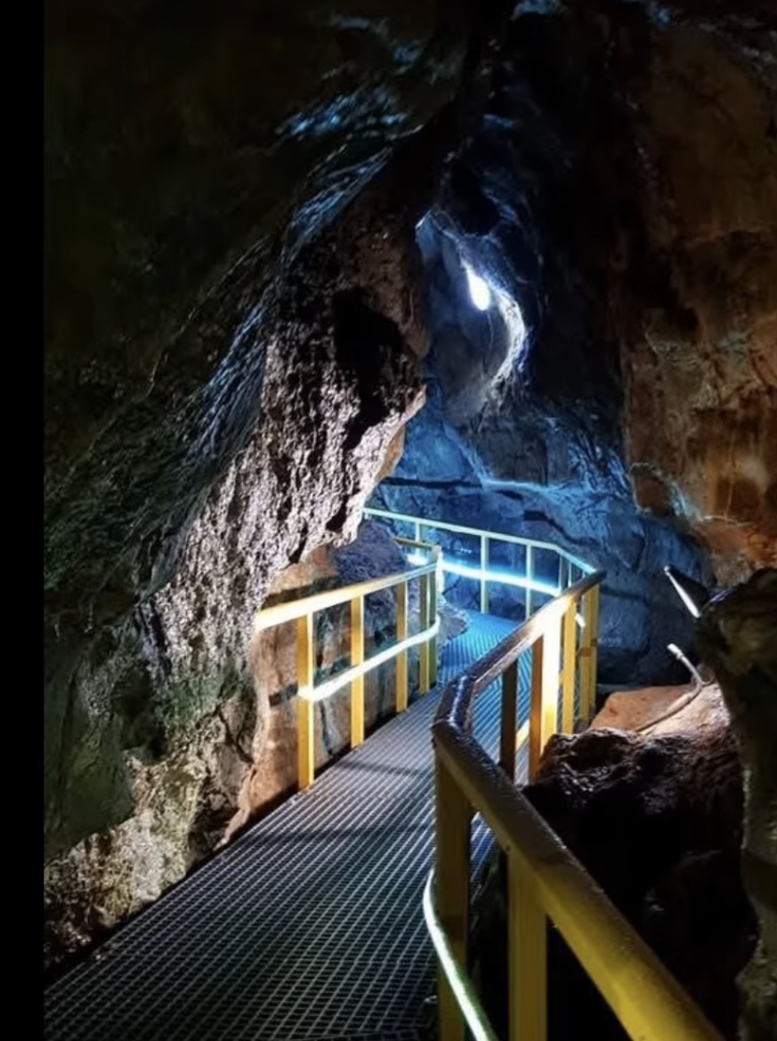 Peștera Ialomiței, o experiență de neratat în Munții Bucegi