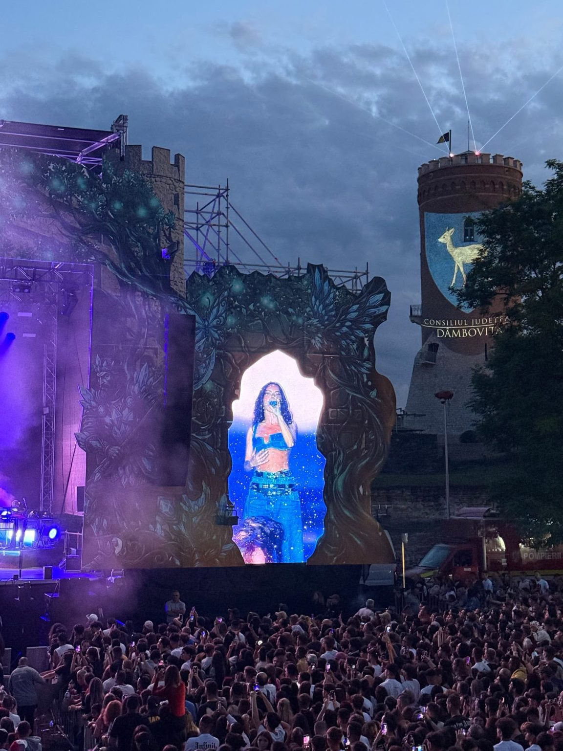 Zilele Județului Dâmbovița 2026 s-au încheiat în forță: mii de oameni la concertul PUYA, DELIRIC și INNA Zilele Județului Dâmbovița