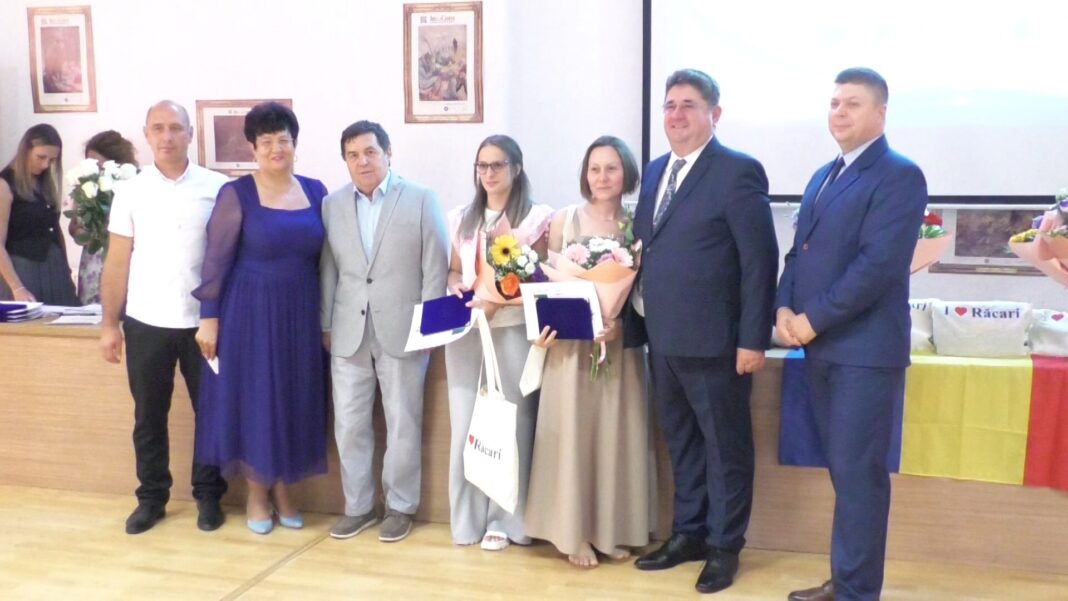 Răcariul și-a arătat aprecierea față de oamenii care lucrează în fiecare zi pentru educația copiilor. VIDEO